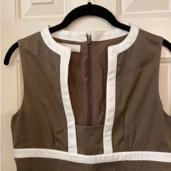 Valentino Sleeveless Stunning Sophisticated Plunge Neck Dress 4 - Picture 2 of 3